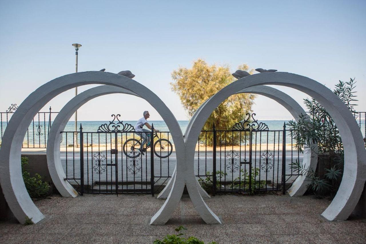 Metaxa Seafront Apartment Peraía エクステリア 写真
